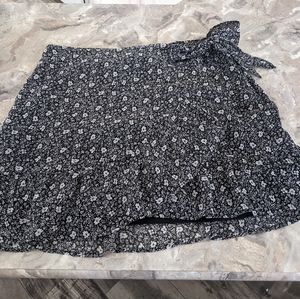 Abercrombie skirt, size XL, sits at the waist